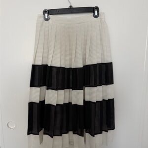 Banana Republic Black and Cream A-Line Skirt